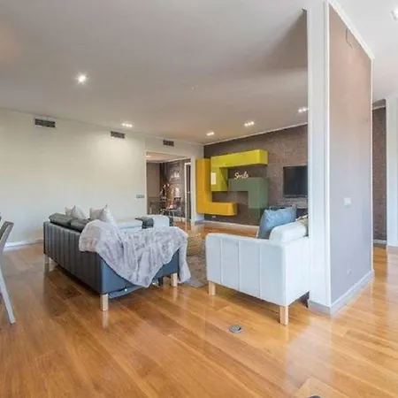 10 Persons In Luxury Appartement Barcelona