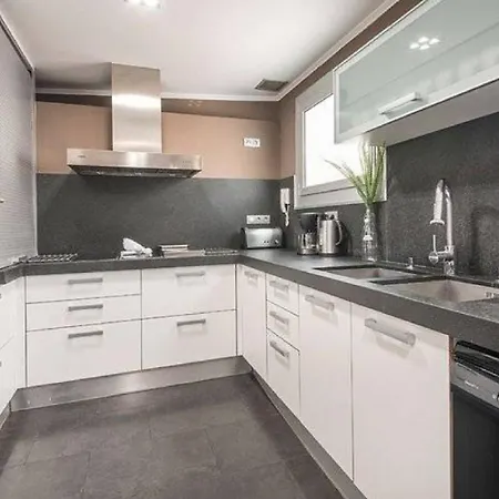 10 Persons In Luxury Appartement Barcelona