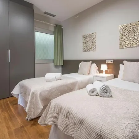 10 Persons In Luxury