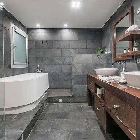 10 Persons In Luxury * Barcelona