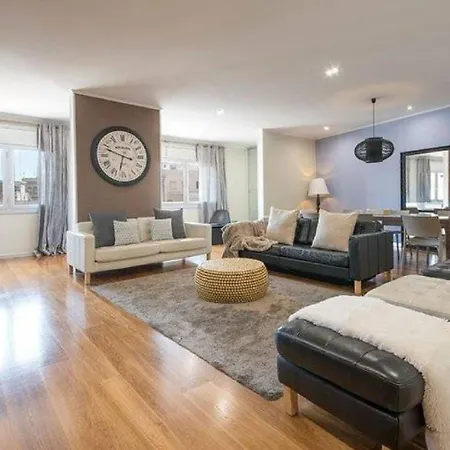 10 Persons In Luxury Appartement Barcelona